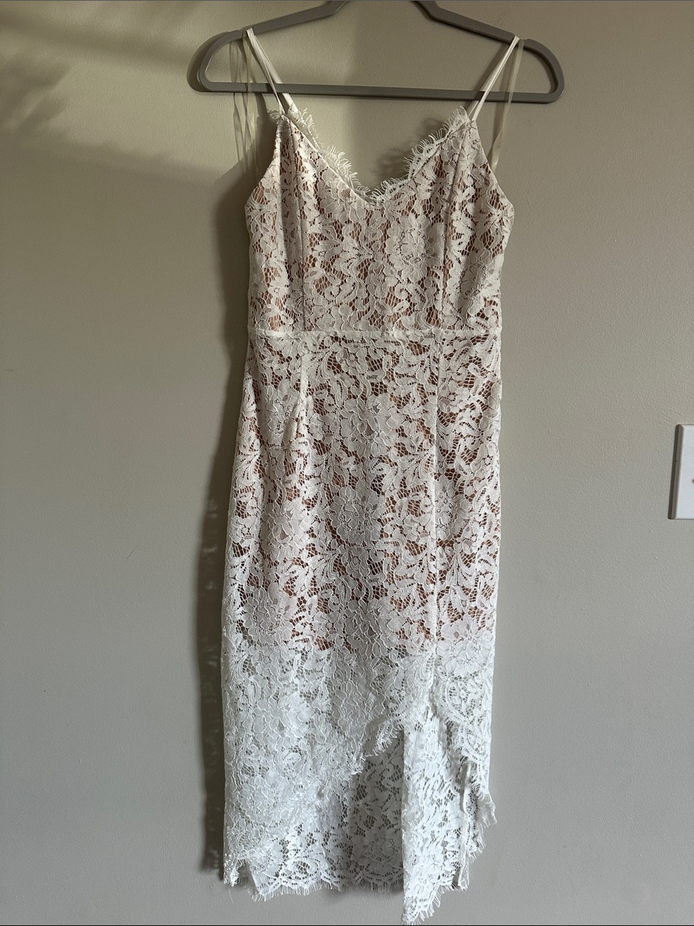 Side Slit Sleeveless Lace Dress - Picture 6 of 11